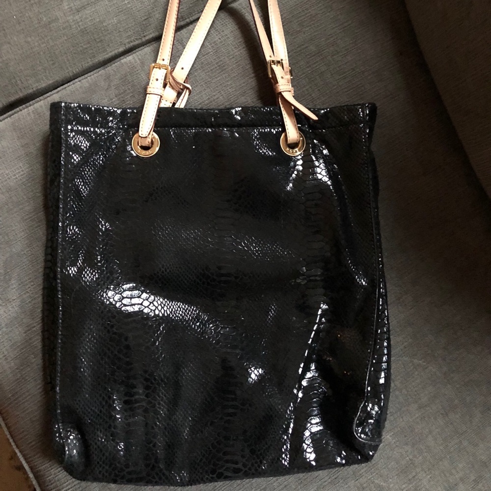 Black tote bag
